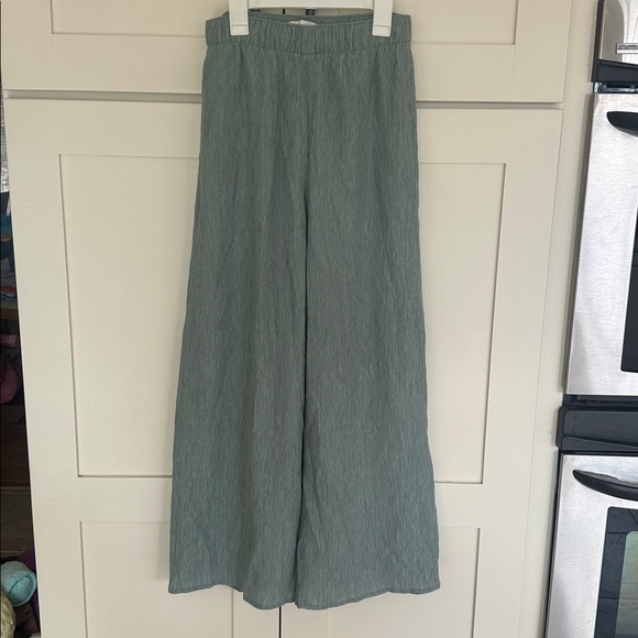 Abercrombie & Fitch Wide Leg Pants - Picture 2 of 16